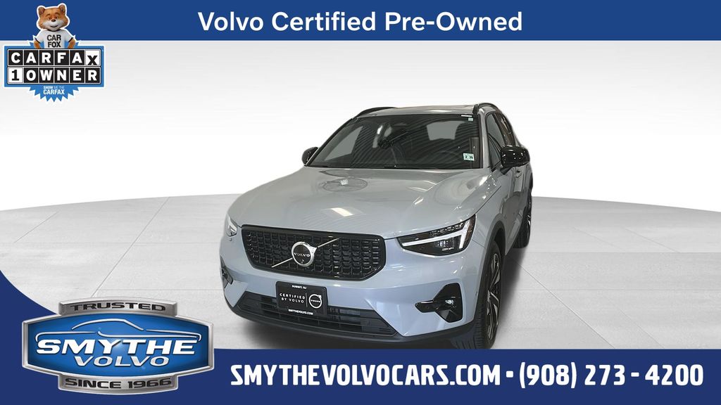 Vapour Gray 2025 Volvo XC40 SUV / Crossover All-Wheel Drive Automatic