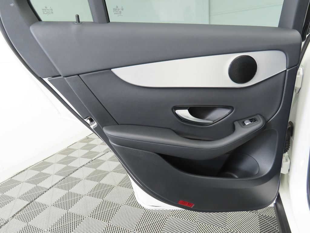 2022 Mercedes-Benz GLC 300 26