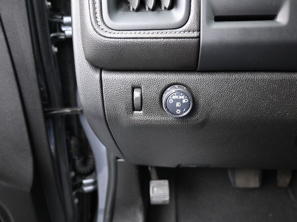 Used 2021 Satin Steel Metallic GMC Elevation image 28