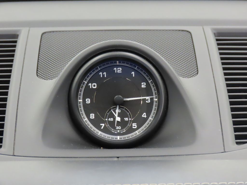 Thumbnail: 2023 Porsche Macan - 23