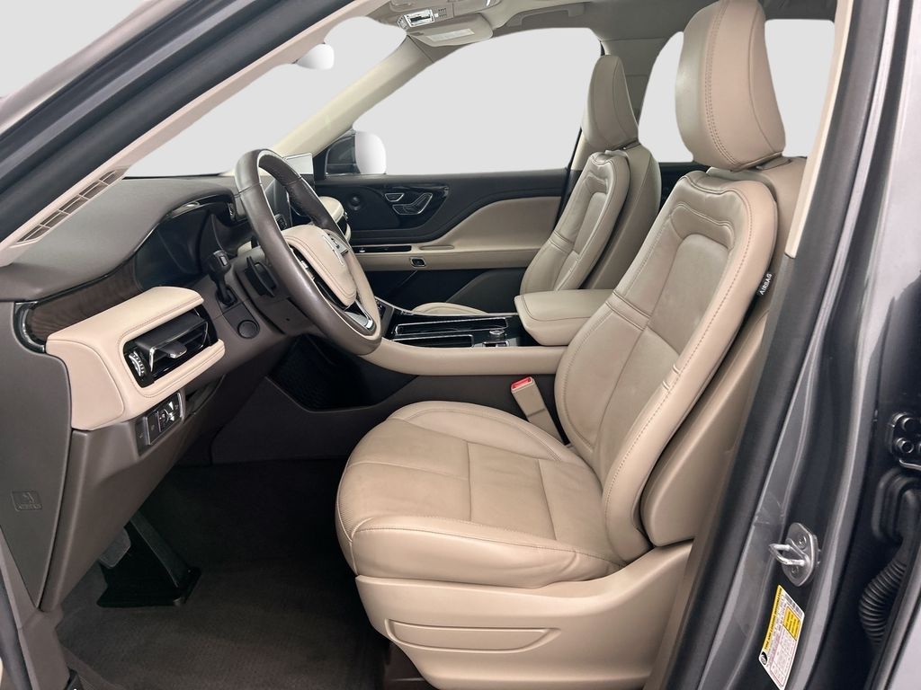 Thumbnail: 2023 Lincoln Aviator - 17