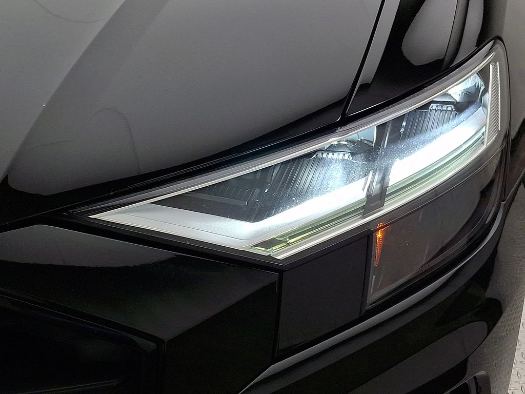 Thumbnail: 2021 Audi Q8 - 9