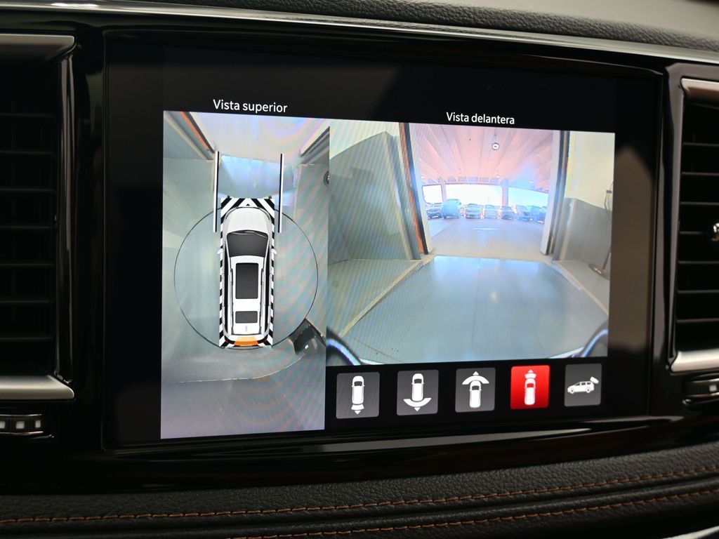 Used 2024 Bright White Clearcoat Chrysler Pinnacle image 26