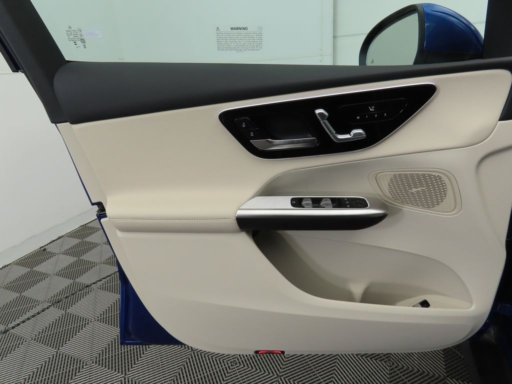 2025 Mercedes-Benz GLC 300 22