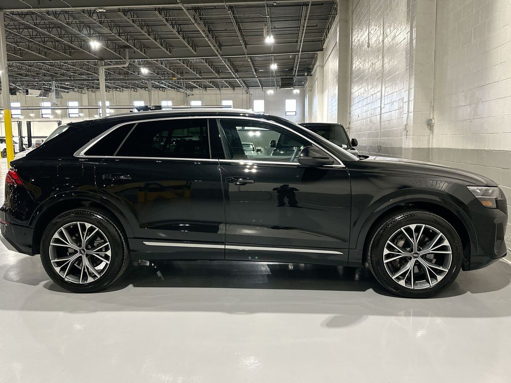 Thumbnail: 2025 Audi Q8 - 4