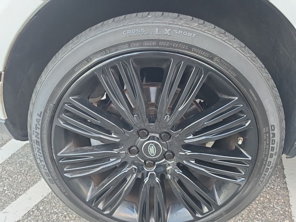 Used 2019 White Land Rover 5.0L V8 Supercharged image 2
