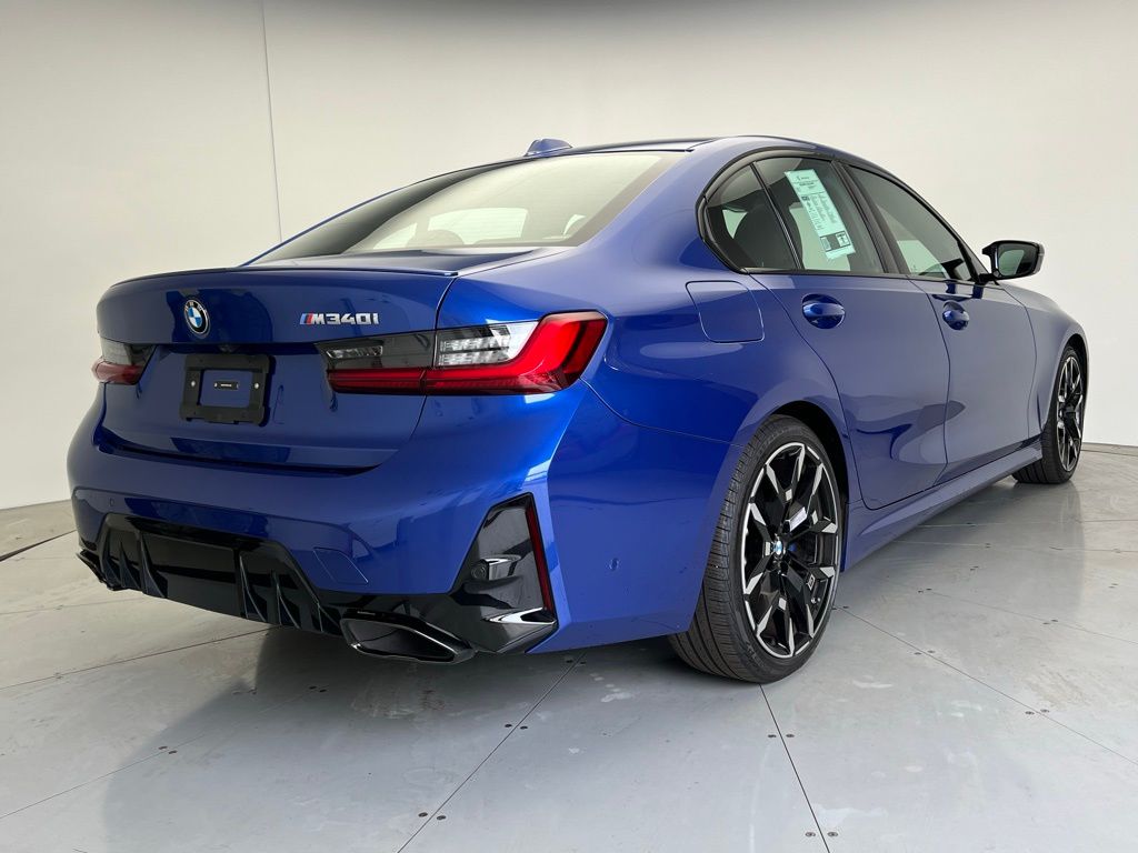 Thumbnail: 2025 BMW 3 Series - 3