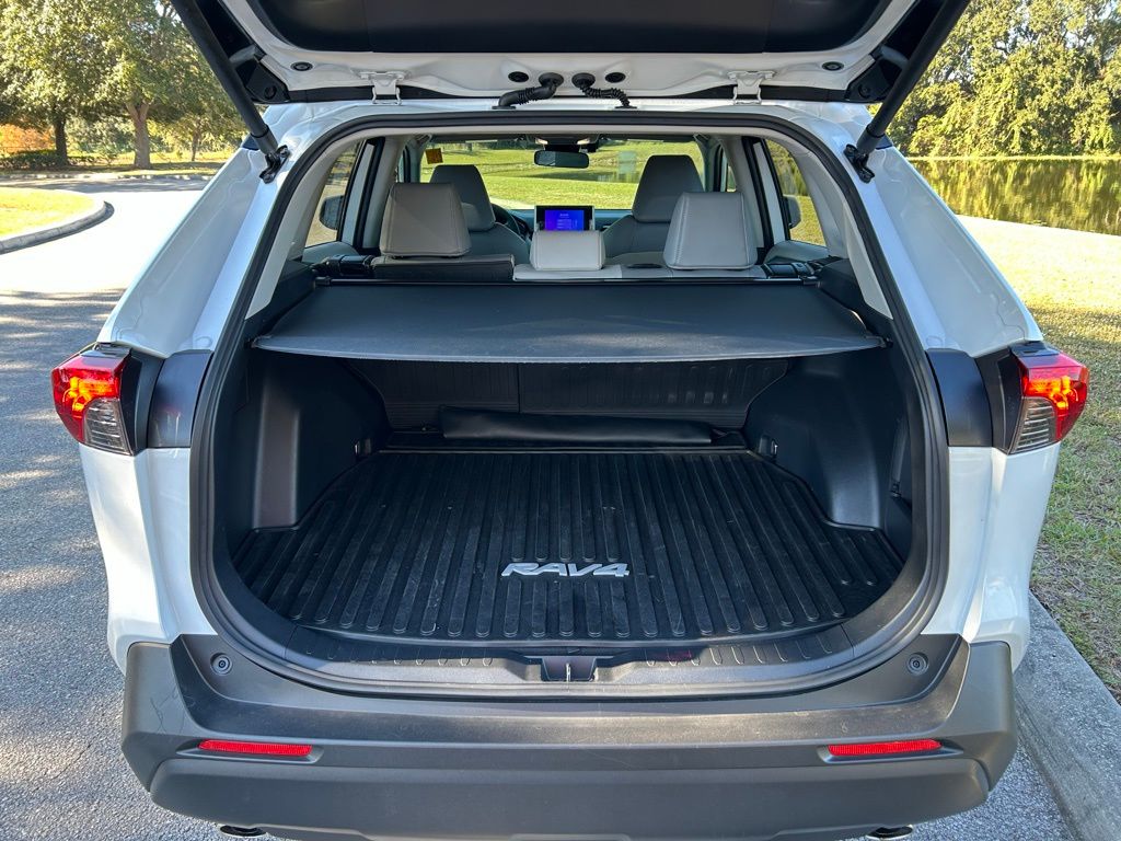 Thumbnail: 2024 Toyota RAV4 - 10