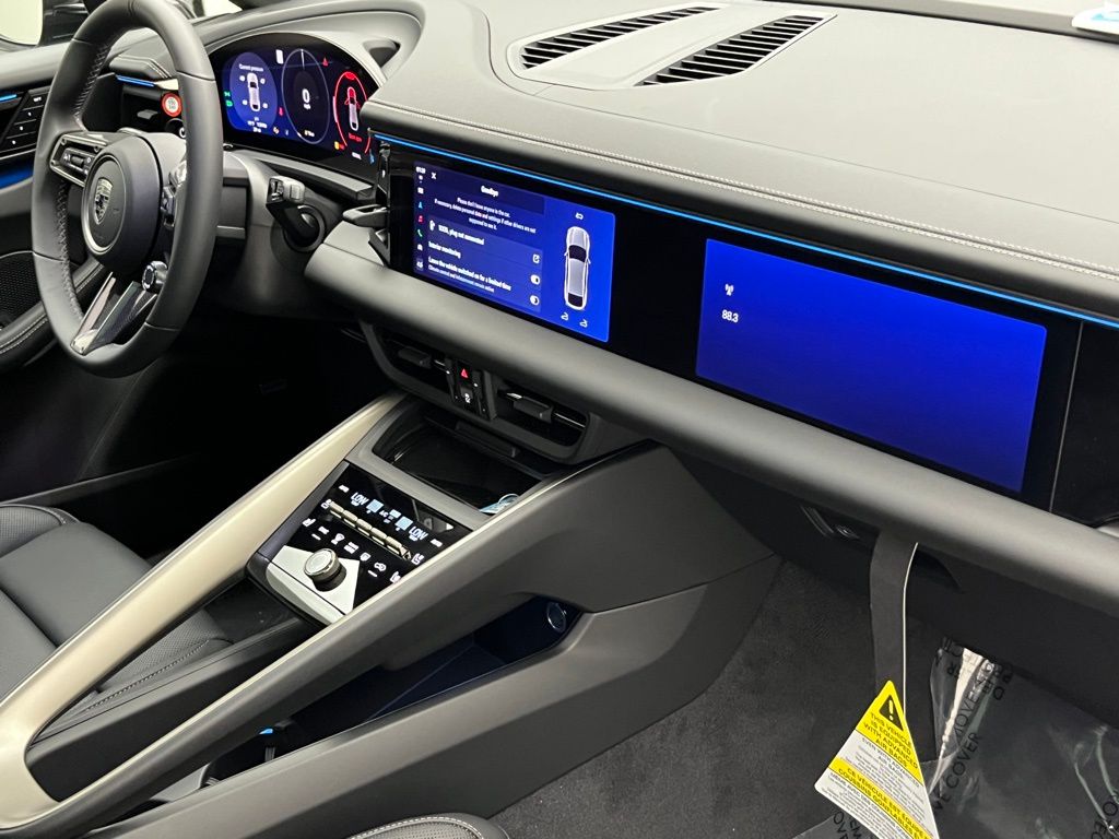 Thumbnail: 2025 Porsche Macan - 29