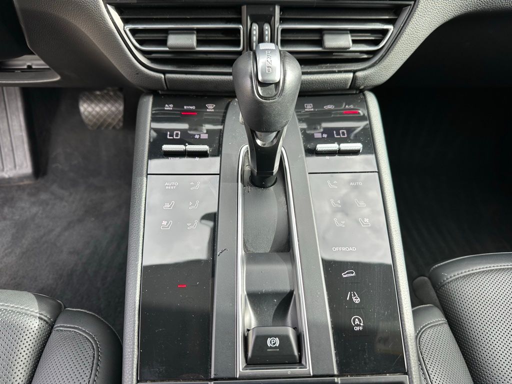 Thumbnail: 2023 Porsche Macan - 23