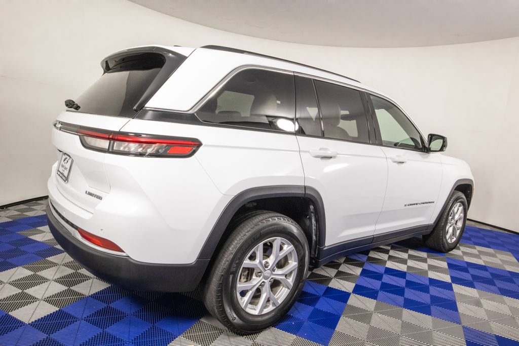 View vehicle photo 5