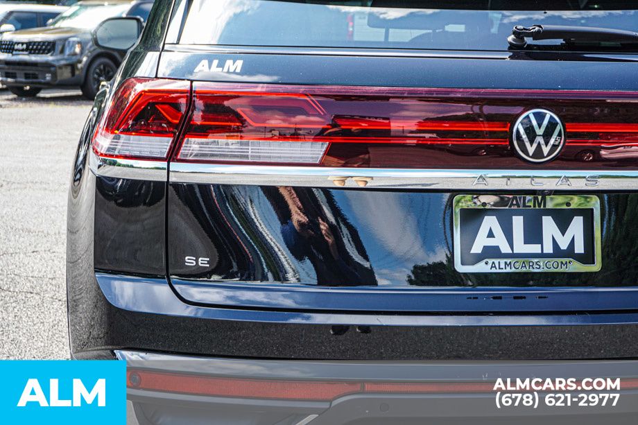 Used 2025 Black Volkswagen 2.0T SE w/Technology image 13