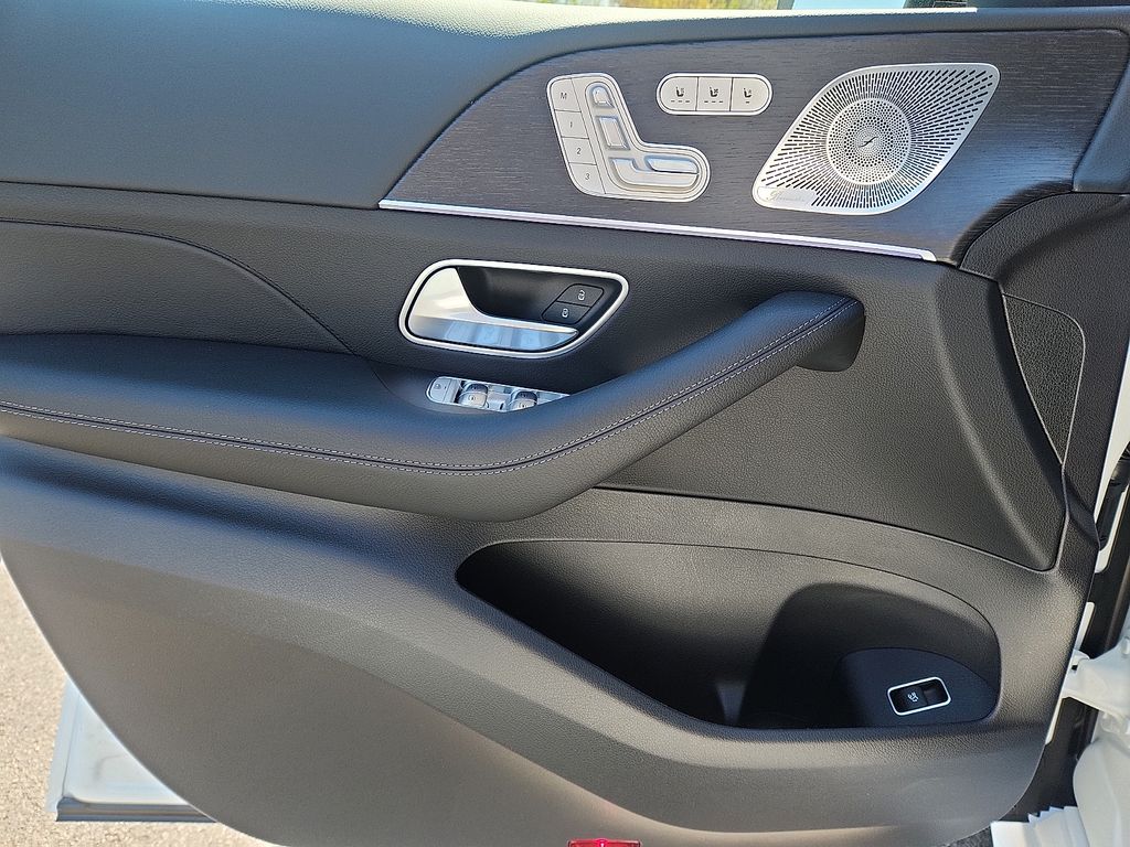 Thumbnail: 2026 Mercedes-Benz GLE - 8