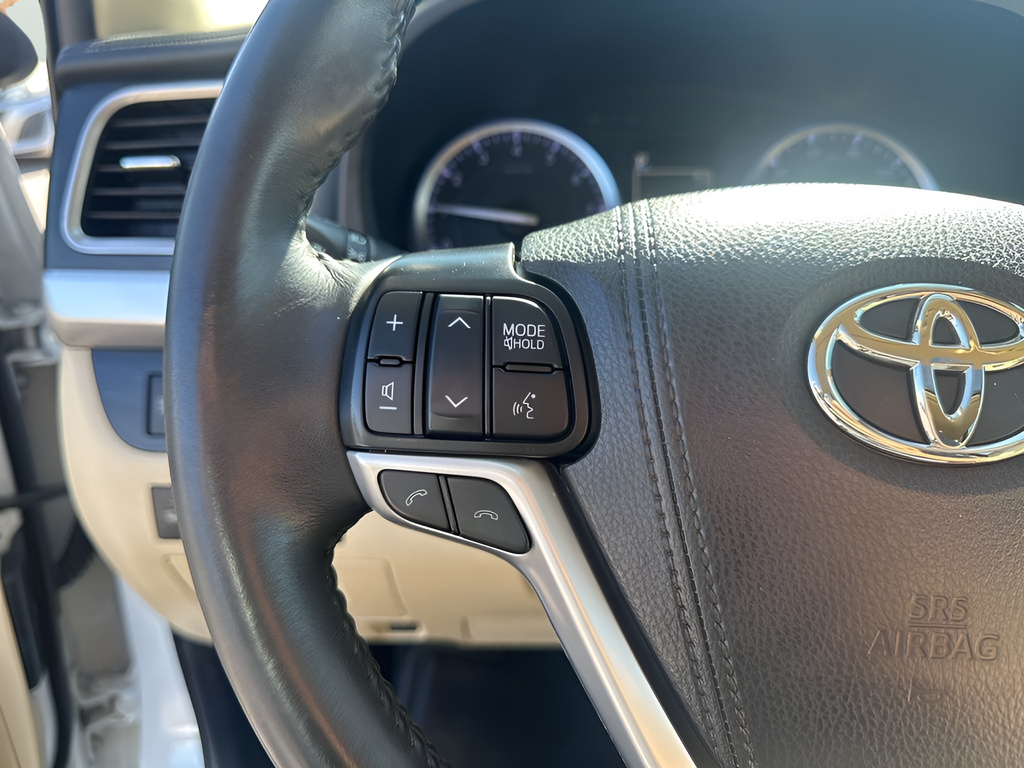 Used Car 2019 Toyota Highlander  Xle For Sale Under $25,000 In Austin, Texas