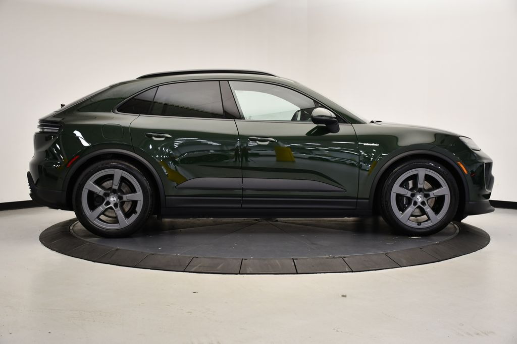 Thumbnail: 2025 Porsche Macan - 8