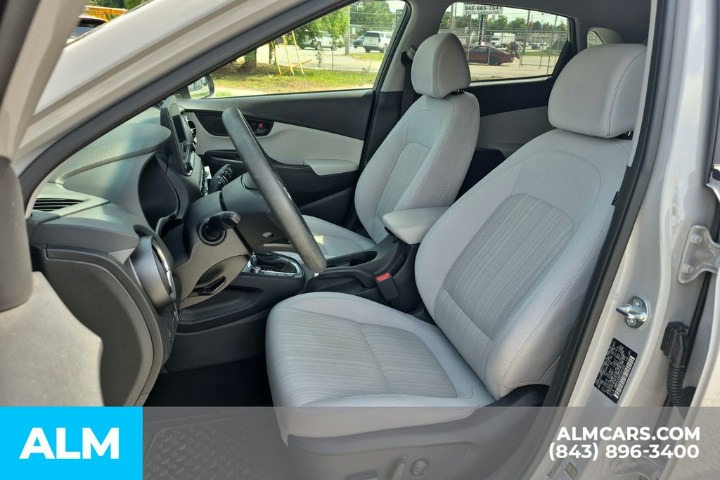 Used 2023 Silver Hyundai SEL image 9