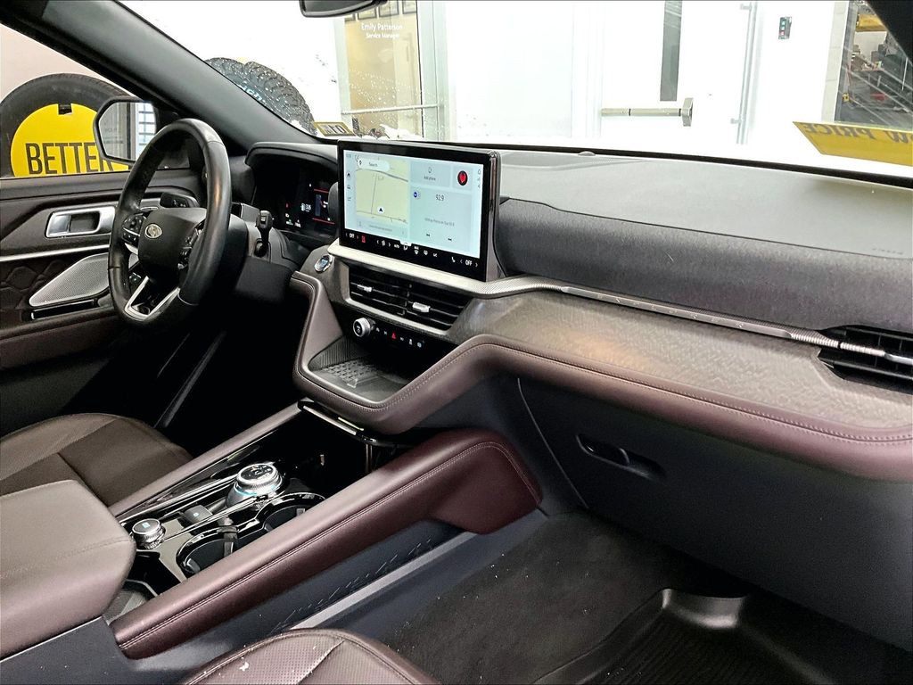 2025 Ford Explorer — photo 14