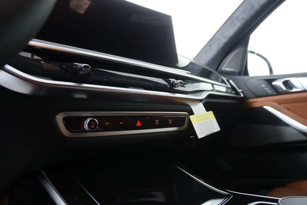 Thumbnail: 2026 BMW X7 - 23