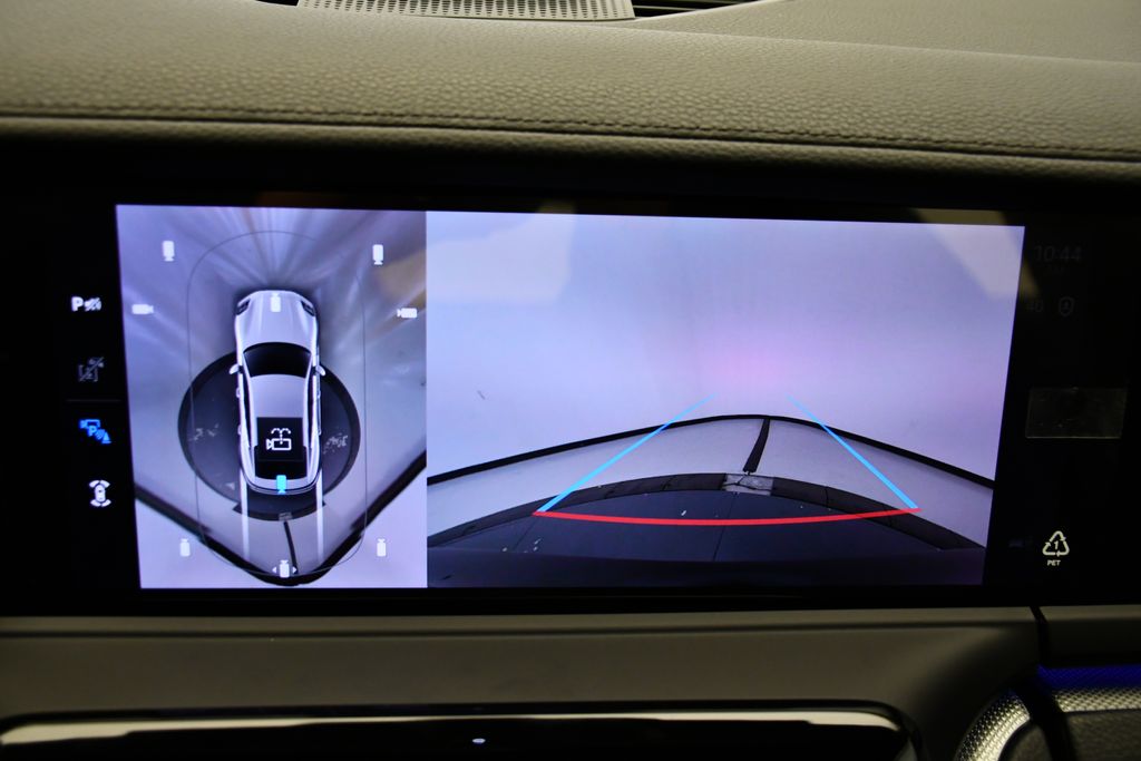 Thumbnail: 2026 Porsche Panamera - 31