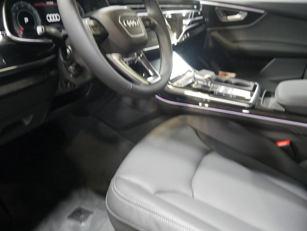 Thumbnail: 2026 Audi Q8 - 20