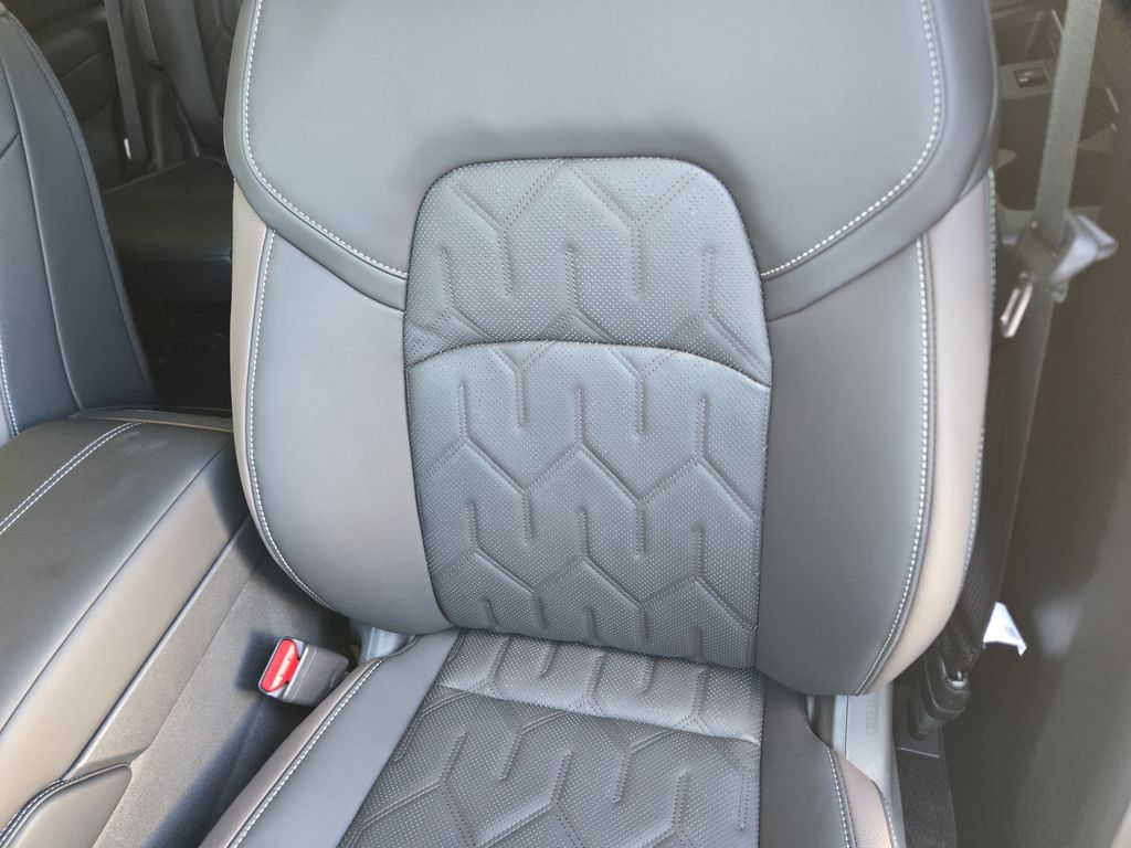 2026 Nissan Pathfinder Platinum - 9