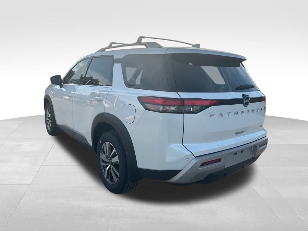2025 Everest White Pearl Tricoat Nissan Pathfinder SL FWD SUV