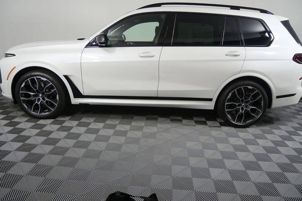 2026 BMW X7 M60i 6