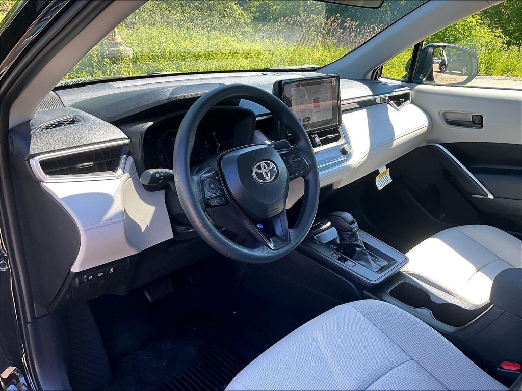 2026 Toyota Corolla Cross — photo 8