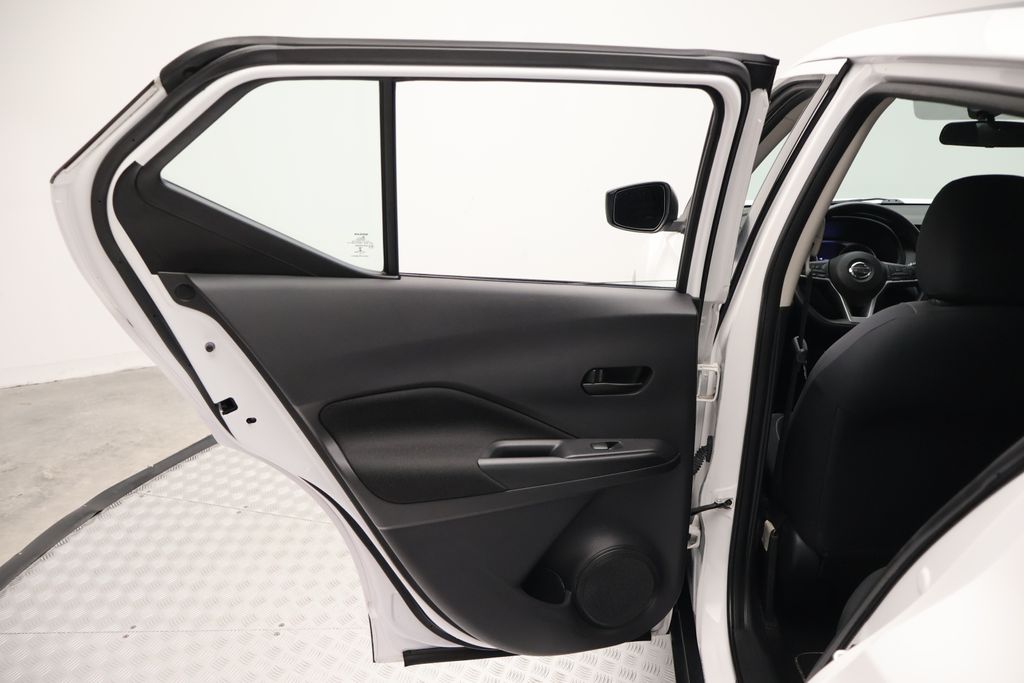 Thumbnail: 2021 Nissan Kicks - 21