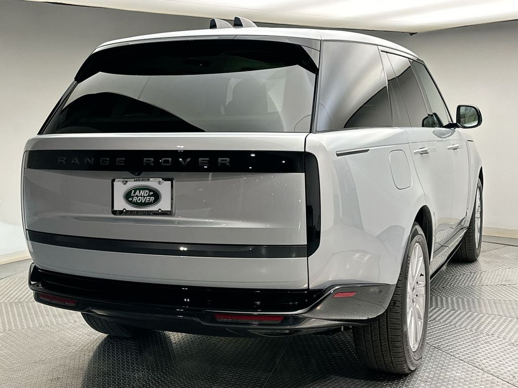 2025 Land Rover Range Rover SE 2