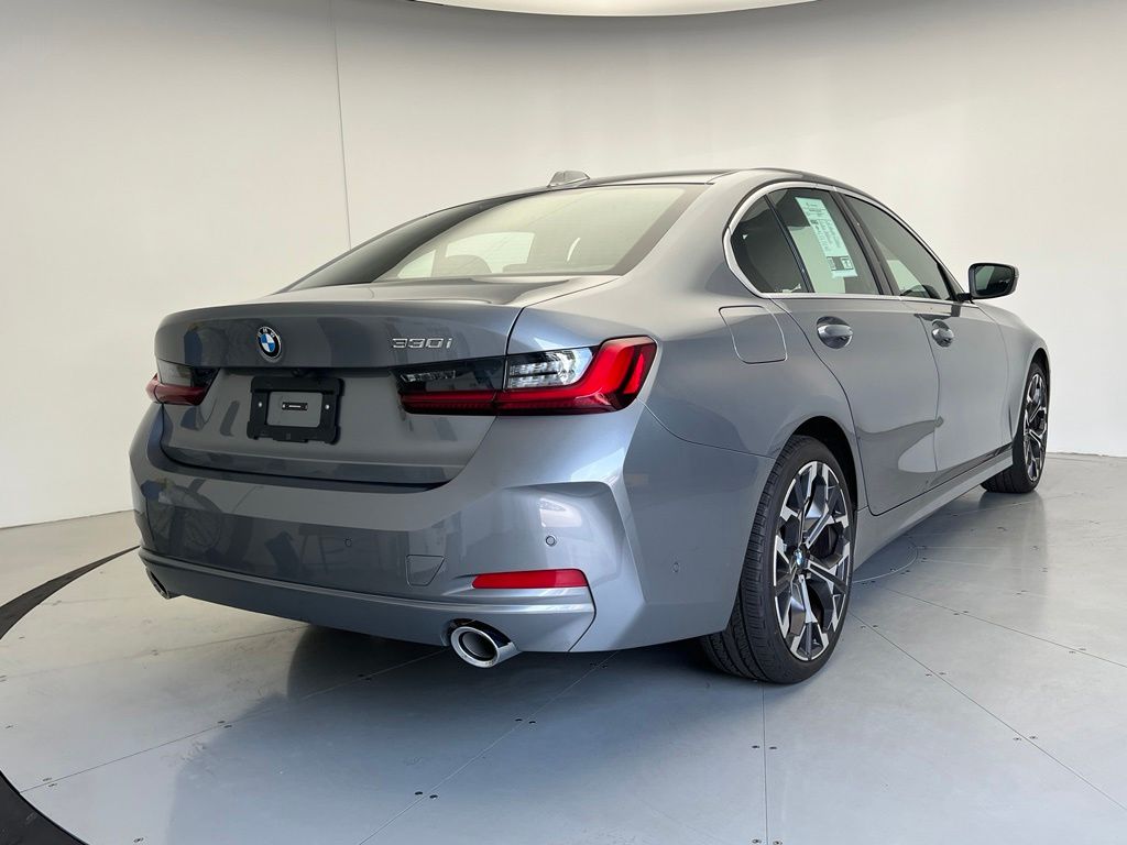 Thumbnail: 2025 BMW 3 Series - 3