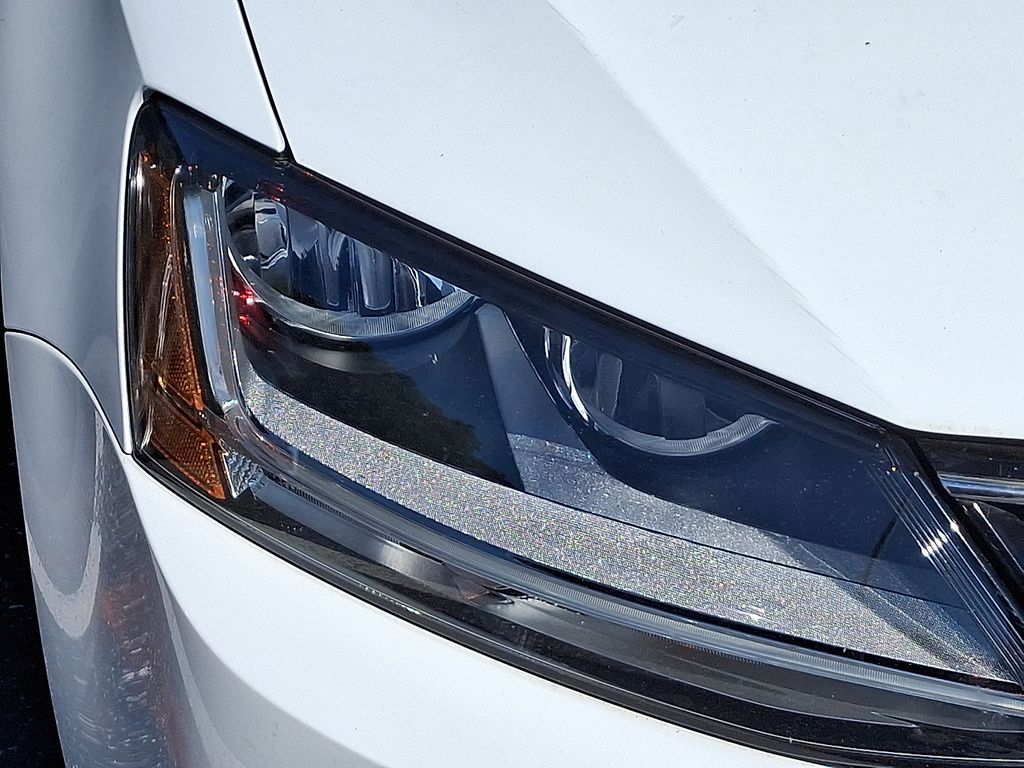 Thumbnail: 2017 Volkswagen Jetta - 4