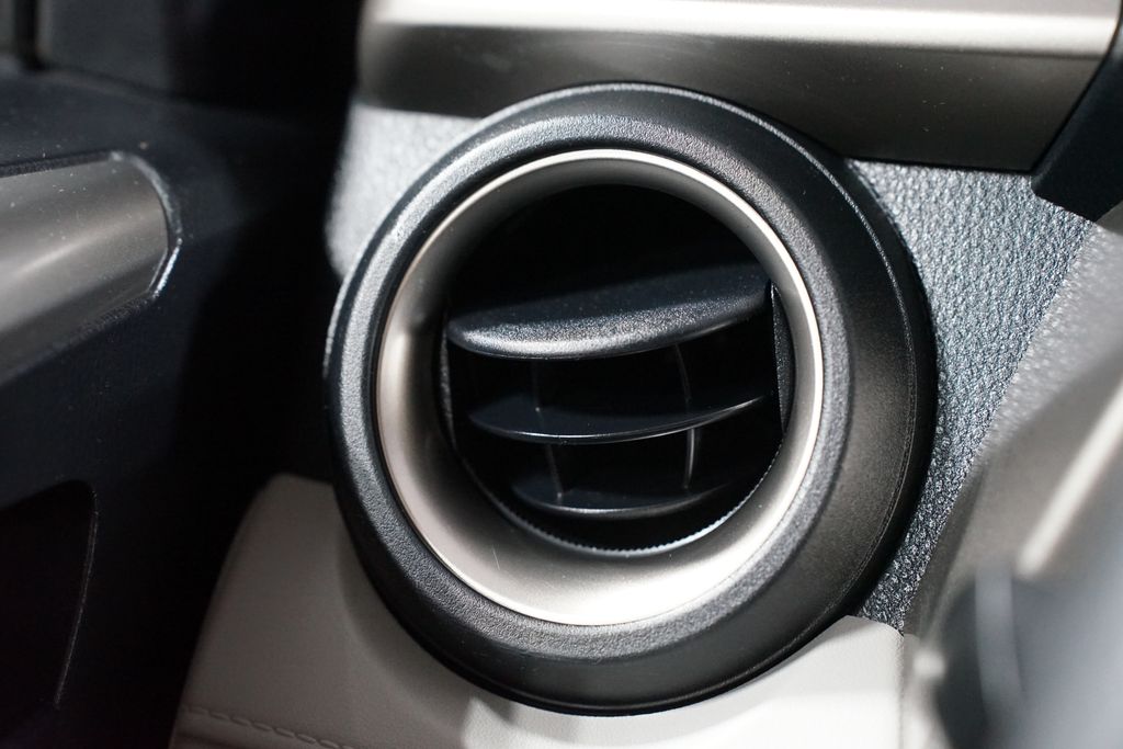 Thumbnail: 2014 Toyota RAV4 - 21