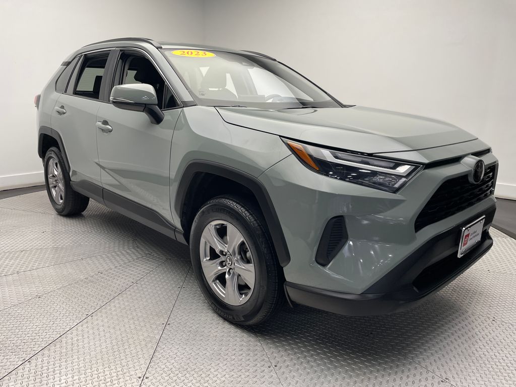 2023 Toyota RAV4 XLE 3