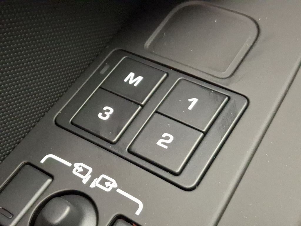 Thumbnail: 2025 Land Rover Defender - 15