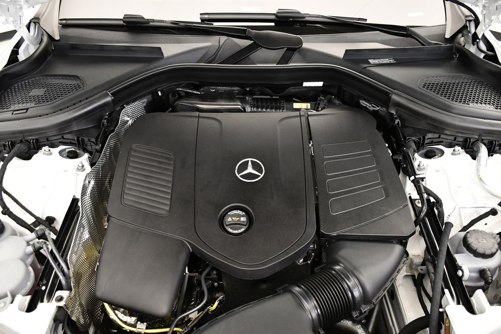 2025 Mercedes-Benz GLC 300 11