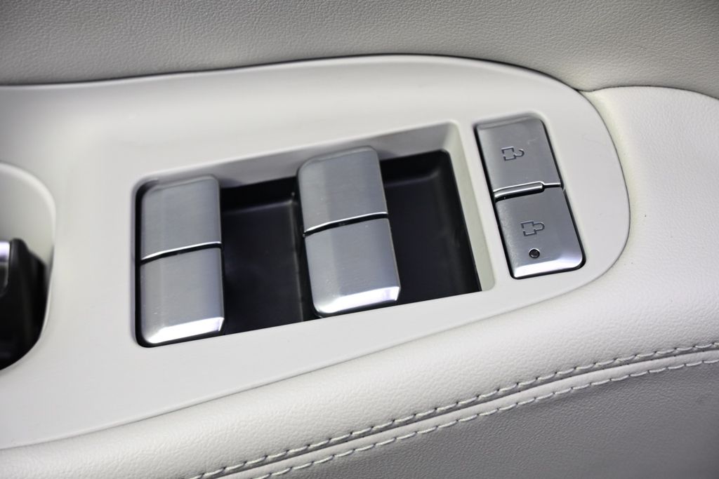 New 2026 White Lincoln Reserve image 24