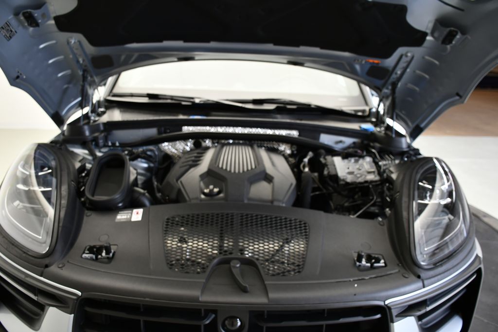 Thumbnail: 2026 Porsche Macan - 13