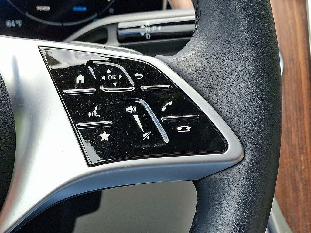2023 Mercedes-Benz GLC 300 23