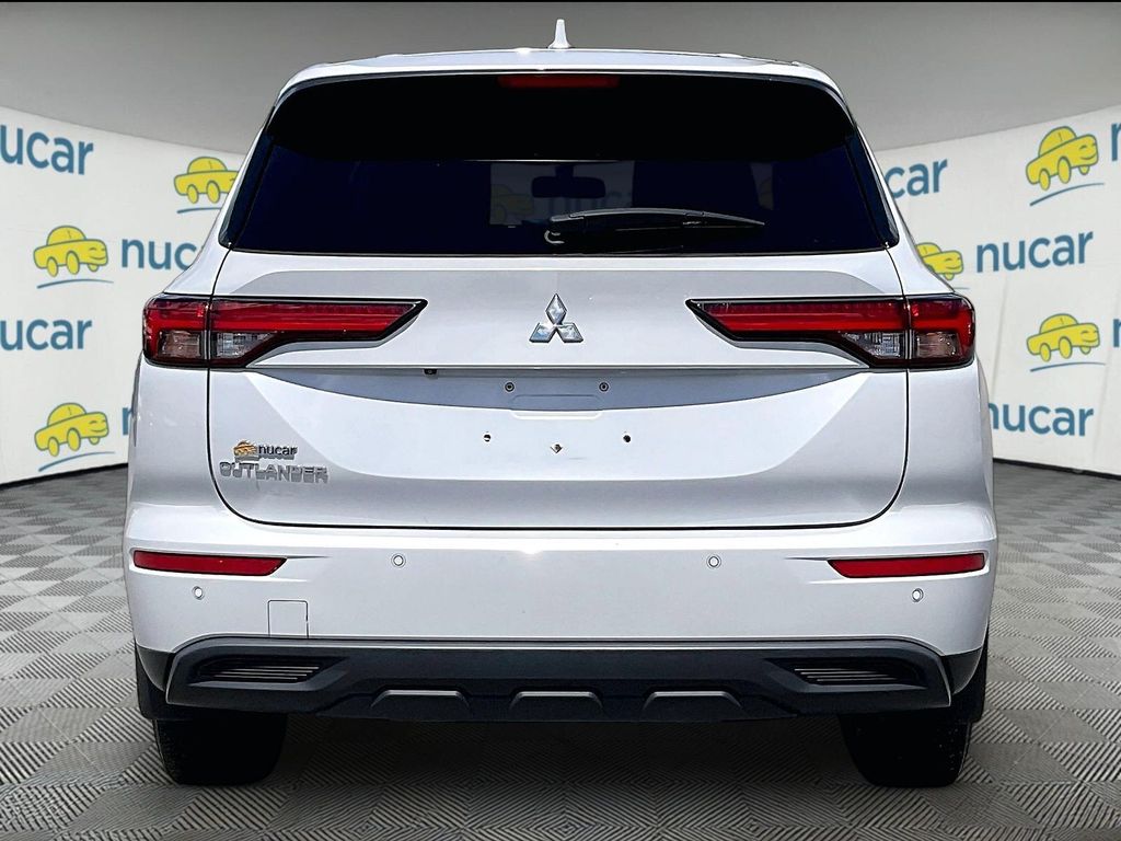 2023 Mitsubishi Outlander — photo 5