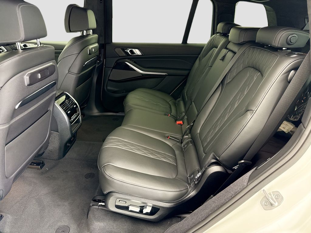 Thumbnail: 2027 BMW X7 - 20