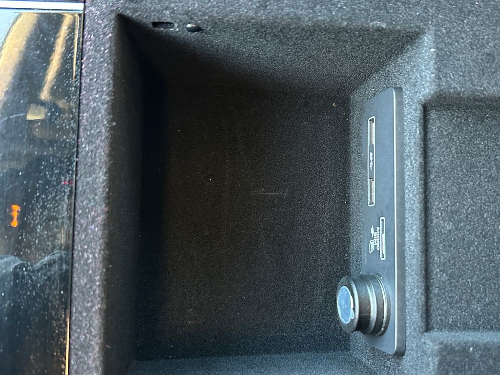 Thumbnail: 2019 Jaguar F-Pace - 28