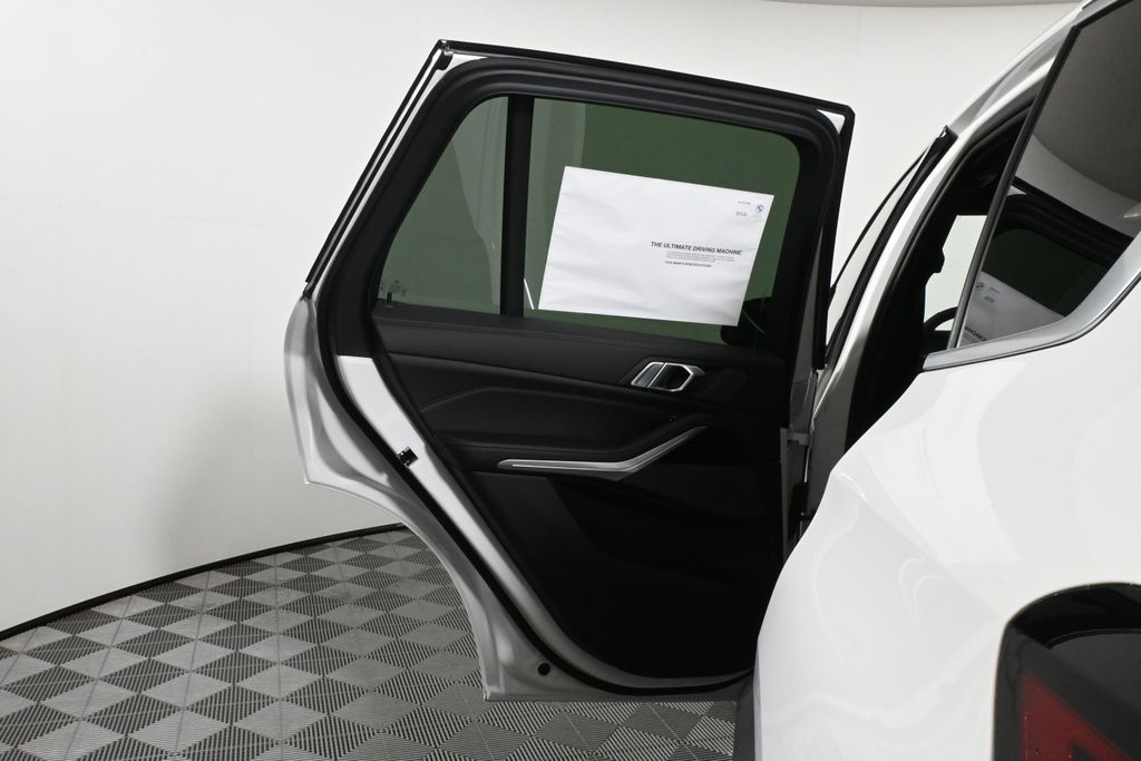 Thumbnail: 2026 BMW X5 - 32