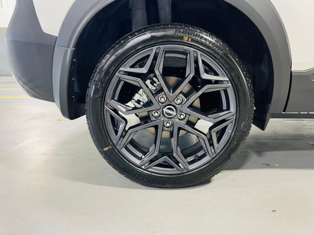 2026 Aspen White/Super Black Nissan Kicks SR FWD SUV
