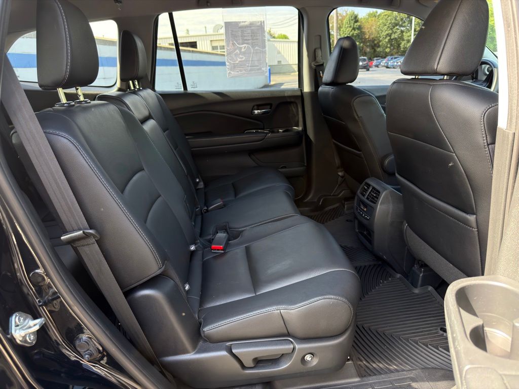 Thumbnail: 2017 Honda Pilot - 24