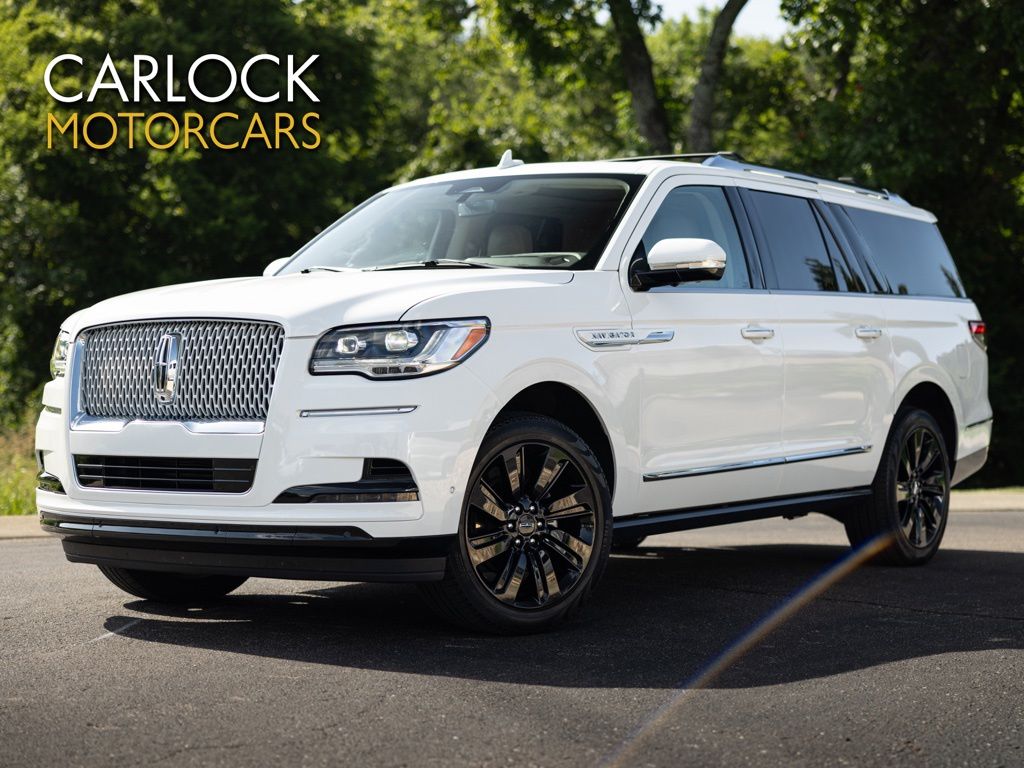 Pristine White Metallic Tri-Coat 2024 Lincoln Navigator SUV / Crossover Four-Wheel Drive Automatic