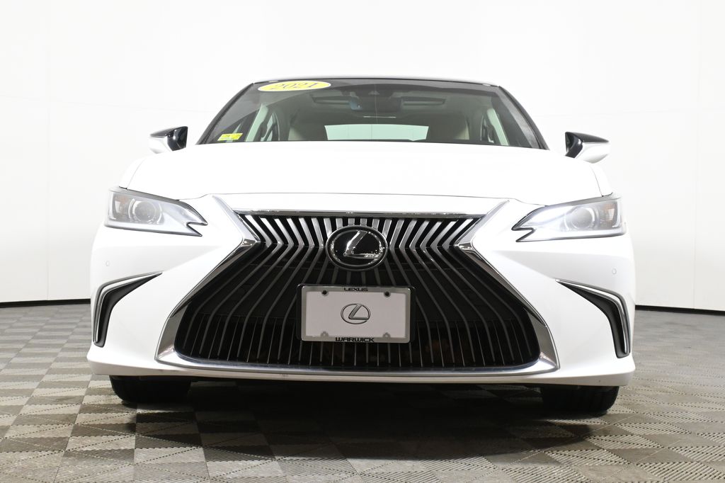 Thumbnail: 2021 Lexus ES - 10