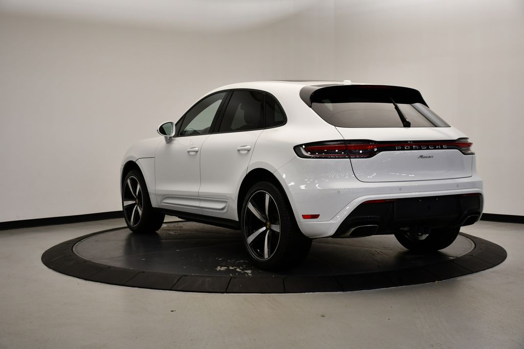 Thumbnail: 2022 Porsche Macan - 3