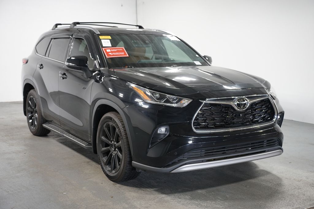 Thumbnail: 2022 Toyota Highlander - 3