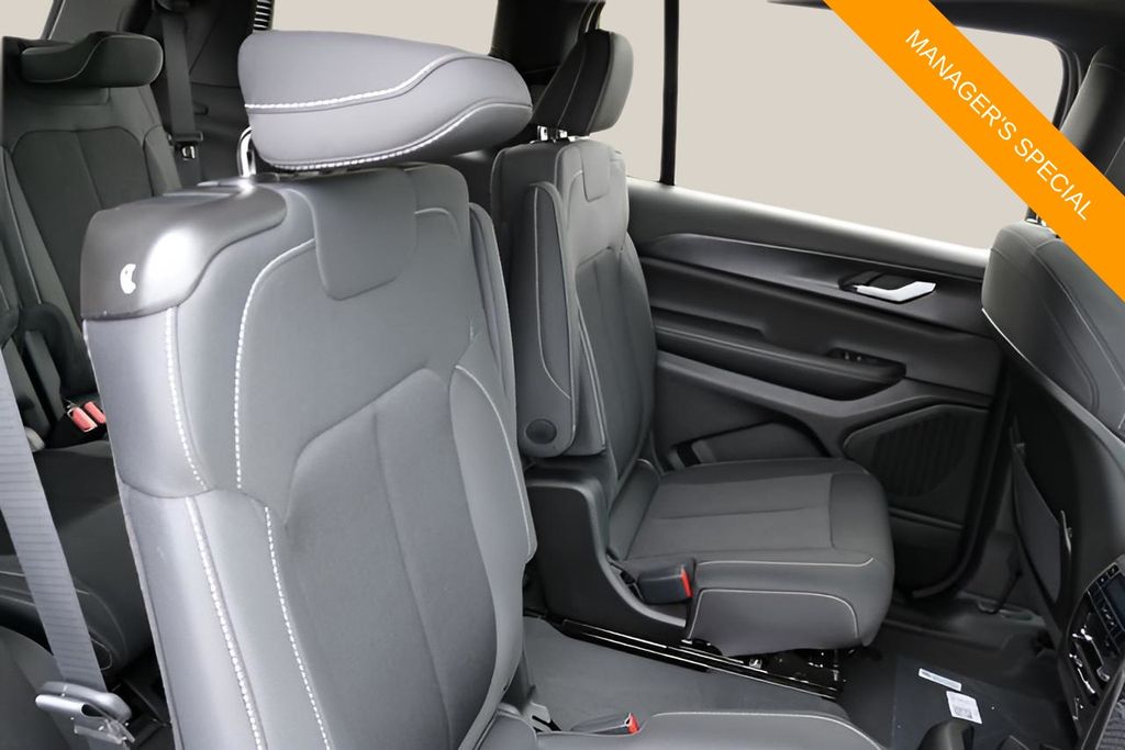 New 2025 White Jeep Laredo X image 19